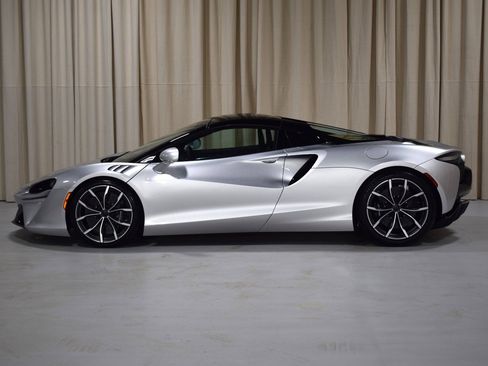 New 2025 McLaren Artura Spider image 5
