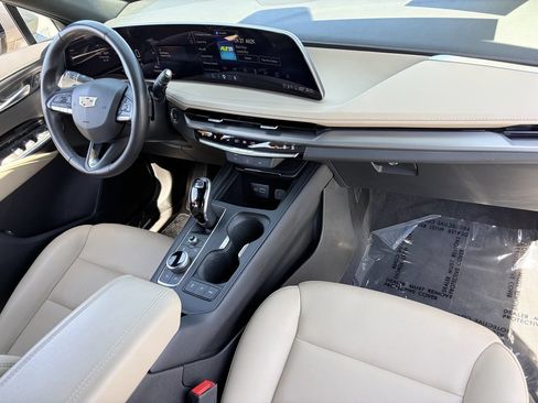 Certified 2024 Cadillac XT4 Luxury FWD image 13