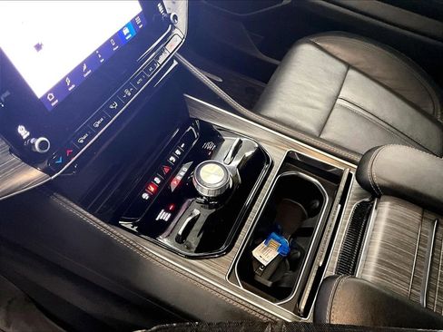 Used 2024 Jeep Wagoneer L Series III w/ Flexible Seating Group AWD/4WD image 21