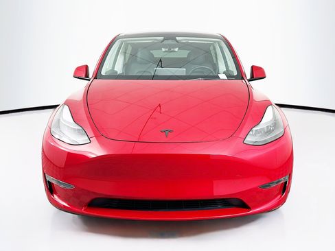 Used 2023 Tesla Model Y Performance image 2