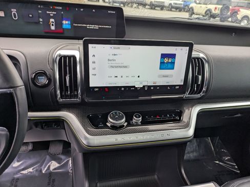 Certified 2025 Ford Expedition Platinum w/ Stealth Performance Package image 22