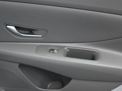 Certified 2025 Hyundai Elantra SEL image 14