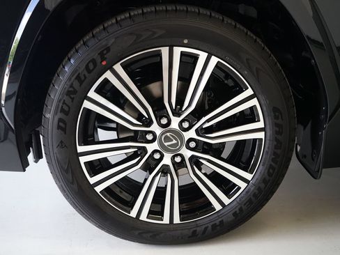 Used 2026 Lexus LX 700h Luxury AWD/4WD image 38