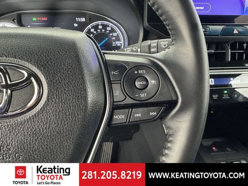 Certified 2024 Toyota Venza XLE image 29