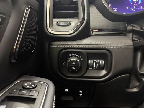 Used 2024 RAM 1500 Limited AWD/4WD image 17