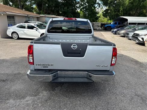 Used 2012 Nissan Frontier SV AWD/4WD image 5