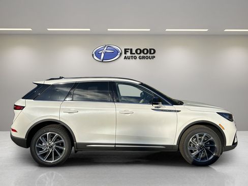 New 2026 Lincoln Corsair Premiere image 4