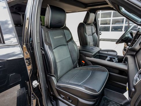 Used 2025 RAM 3500 Laramie image 32