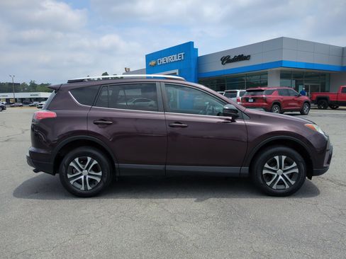 Used 2016 Toyota RAV4 LE FWD image 6
