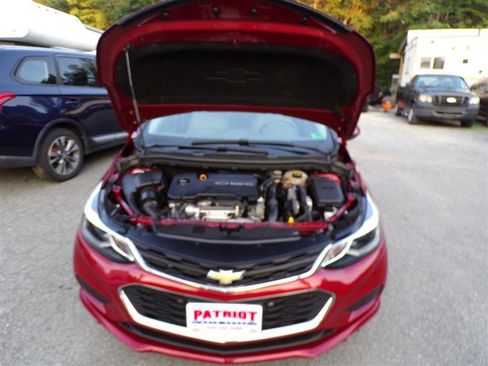 Used 2017 Chevrolet Cruze LT image 36