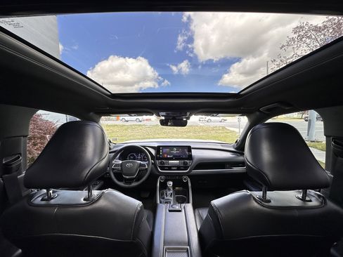 Used 2025 Toyota Grand Highlander AWD Hybrid image 31