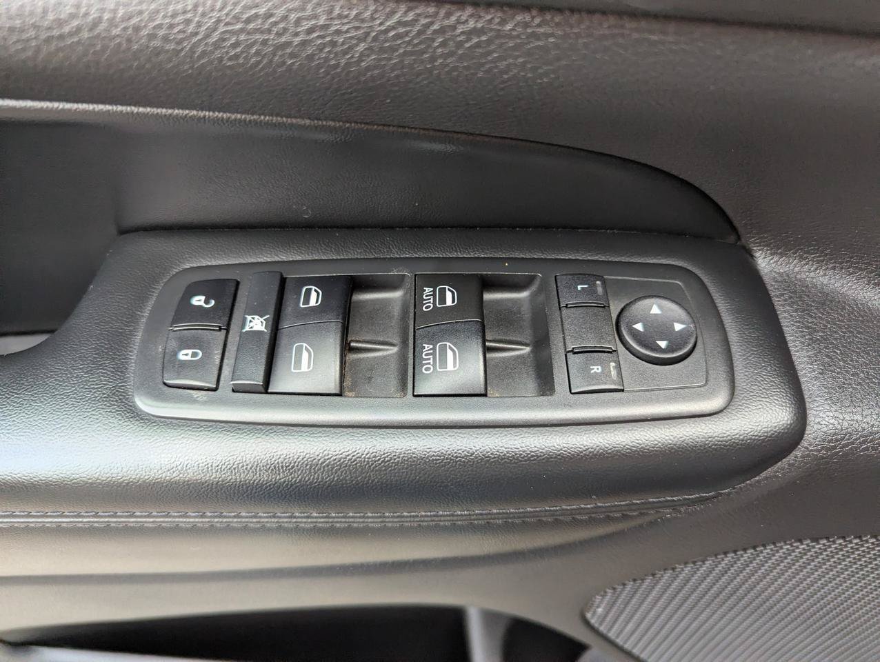 Used 2017 Jeep Grand Cherokee Altitude AWD/4WD image 11