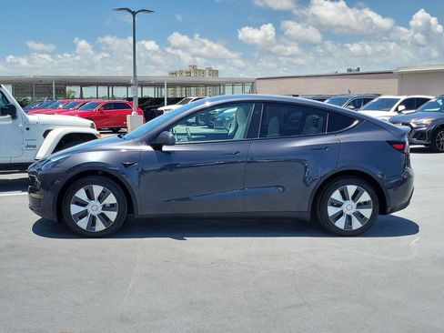 Used 2024 Tesla Model Y Long Range AWD/4WD image 3