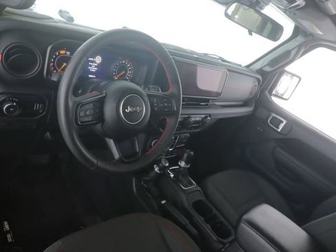 Used 2024 Jeep Wrangler Unlimited Rubicon w/ XTREMEE 35" Tire Package image 17