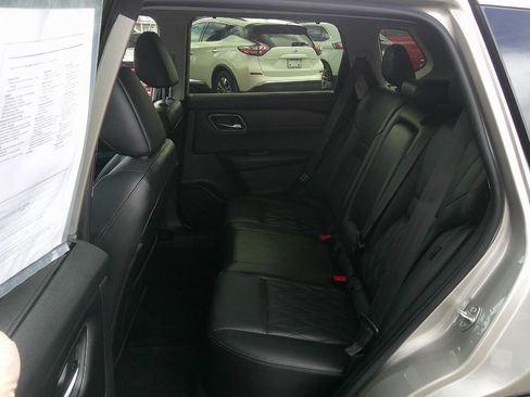 Used 2024 Nissan Rogue Platinum w/ Platinum Premium Package AWD/4WD image 16