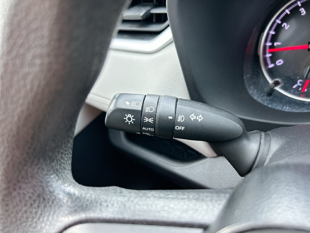 Used 2021 Toyota RAV4 XLE w/ Convenience Package FWD image 21