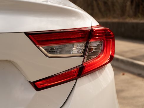 Used 2018 Honda Accord LX image 13