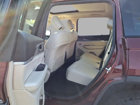 Used 2022 Jeep Grand Cherokee Limited image 28