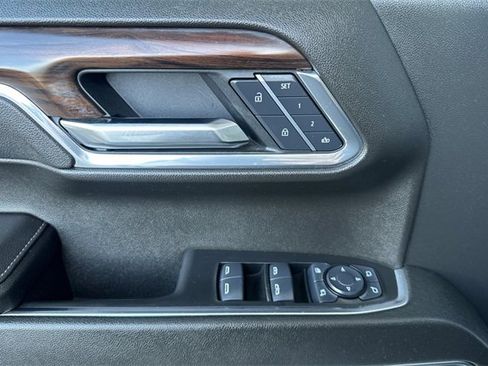 Used 2025 GMC Sierra 1500 SLT image 11