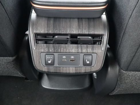 Used 2024 Nissan Ariya FWD image 33