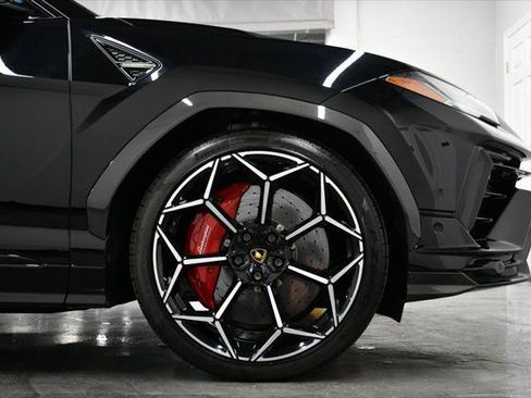 Used 2024 Lamborghini Urus Performante AWD/4WD image 27