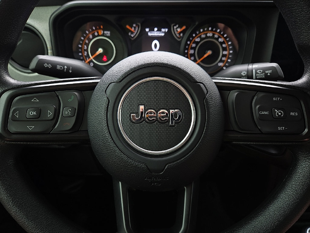 Used 2025 Jeep Gladiator Sport AWD/4WD image 19