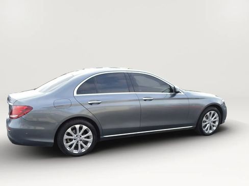 Used 2017 Mercedes-Benz E 300 4MATIC image 7