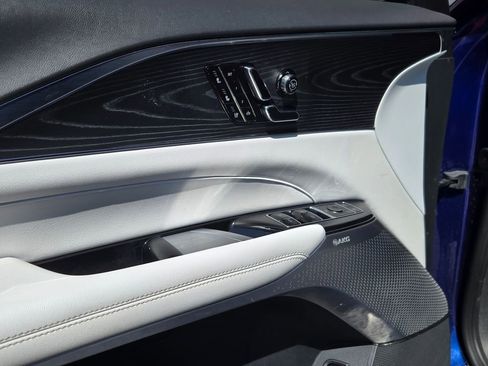 Used 2024 Cadillac Lyriq Luxury image 21