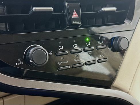 Used 2021 Toyota Camry LE image 18