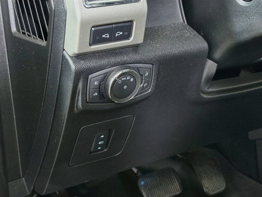 Used 2015 Ford F150 Lariat w/ Equipment Group 502A Luxury RWD image 13