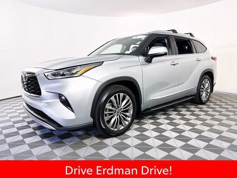 Certified 2021 Toyota Highlander Platinum AWD/4WD image 3