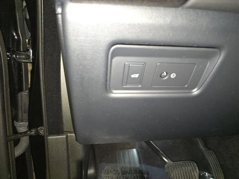 Used 2016 Land Rover Range Rover Sport HSE image 27