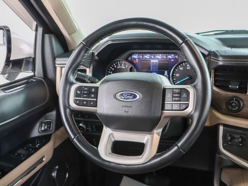 Used 2022 Ford Expedition Limited image 13