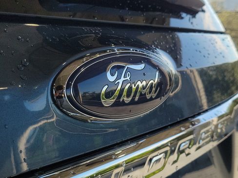 Used 2018 Ford Explorer XLT w/ Equipment Group 202A FWD image 6
