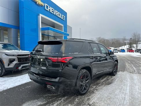 Used 2023 Chevrolet Traverse Premier w/ Redline Edition image 4