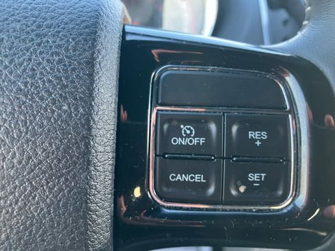 Used 2019 Dodge Grand Caravan SXT image 17