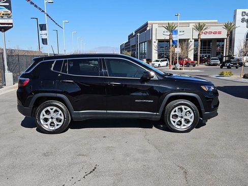 Used 2025 Jeep Compass Sport AWD/4WD image 9