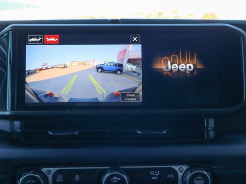 Used 2024 Jeep Gladiator Mojave w/ Technology Group image 12