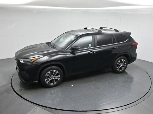 Used 2023 Toyota Highlander XLE image 48