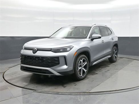 New 2026 Volkswagen Tiguan SE image 3