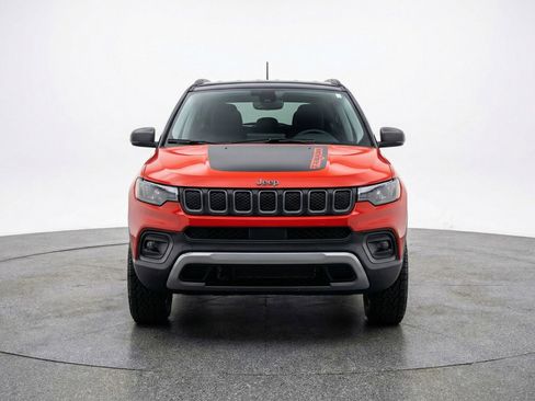Used 2025 Jeep Compass Trailhawk image 2