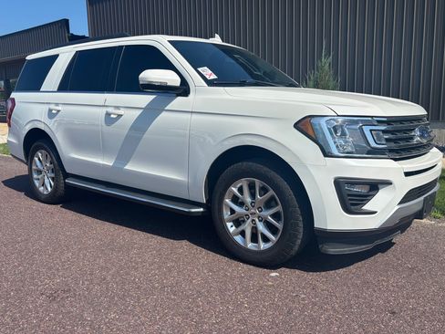 Used 2021 Ford Expedition XLT RWD image 3
