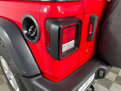 Used 2018 Jeep Wrangler Unlimited Sport S AWD/4WD image 19