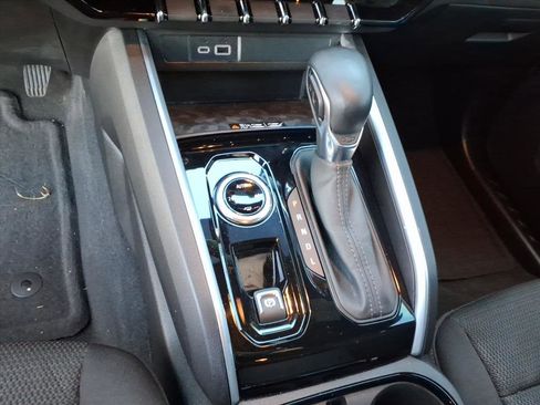 Used 2024 Chevrolet Colorado LT w/ LT Convenience Package II image 11