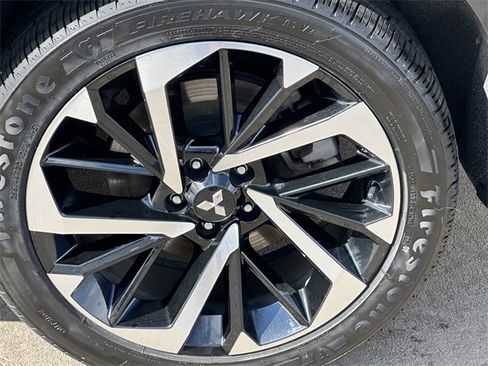 Used 2024 Mitsubishi Outlander SE image 8