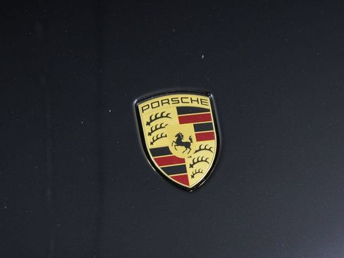 Certified 2023 Porsche Macan AWD/4WD image 29