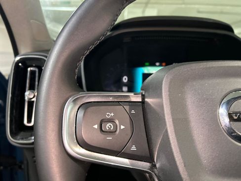Used 2025 Volvo XC40 B5 Core image 13