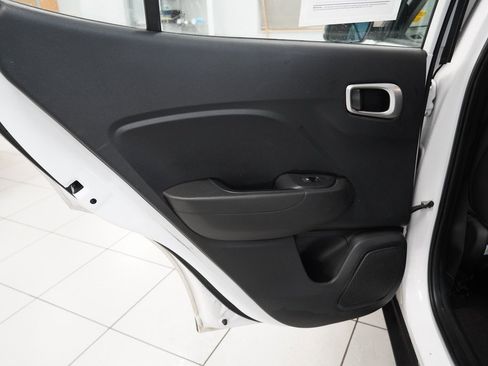 Used 2021 Hyundai Venue image 23