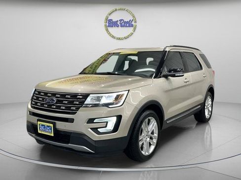 Used 2017 Ford Explorer XLT w/ Equipment Group 202A AWD/4WD image 1