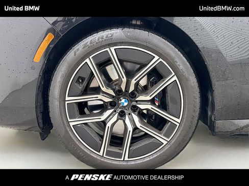 Used 2023 BMW 740i 740i image 2